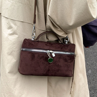 斜挎包超火通勤包 精致百搭女式 简约复古磨砂小包包2025秋冬季 新款