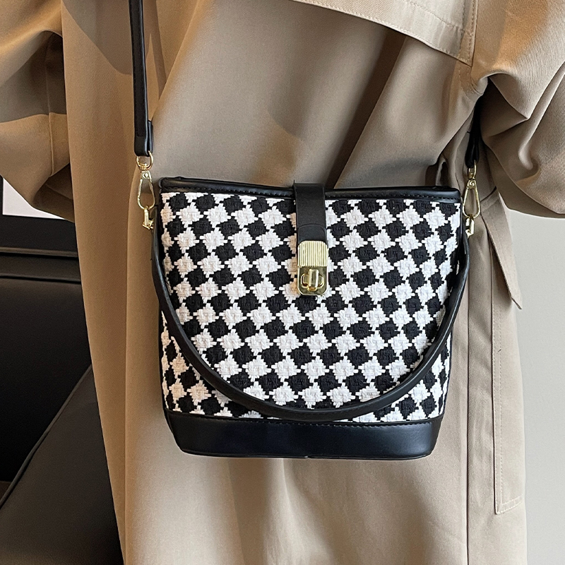 2060包袋小众设计水桶包