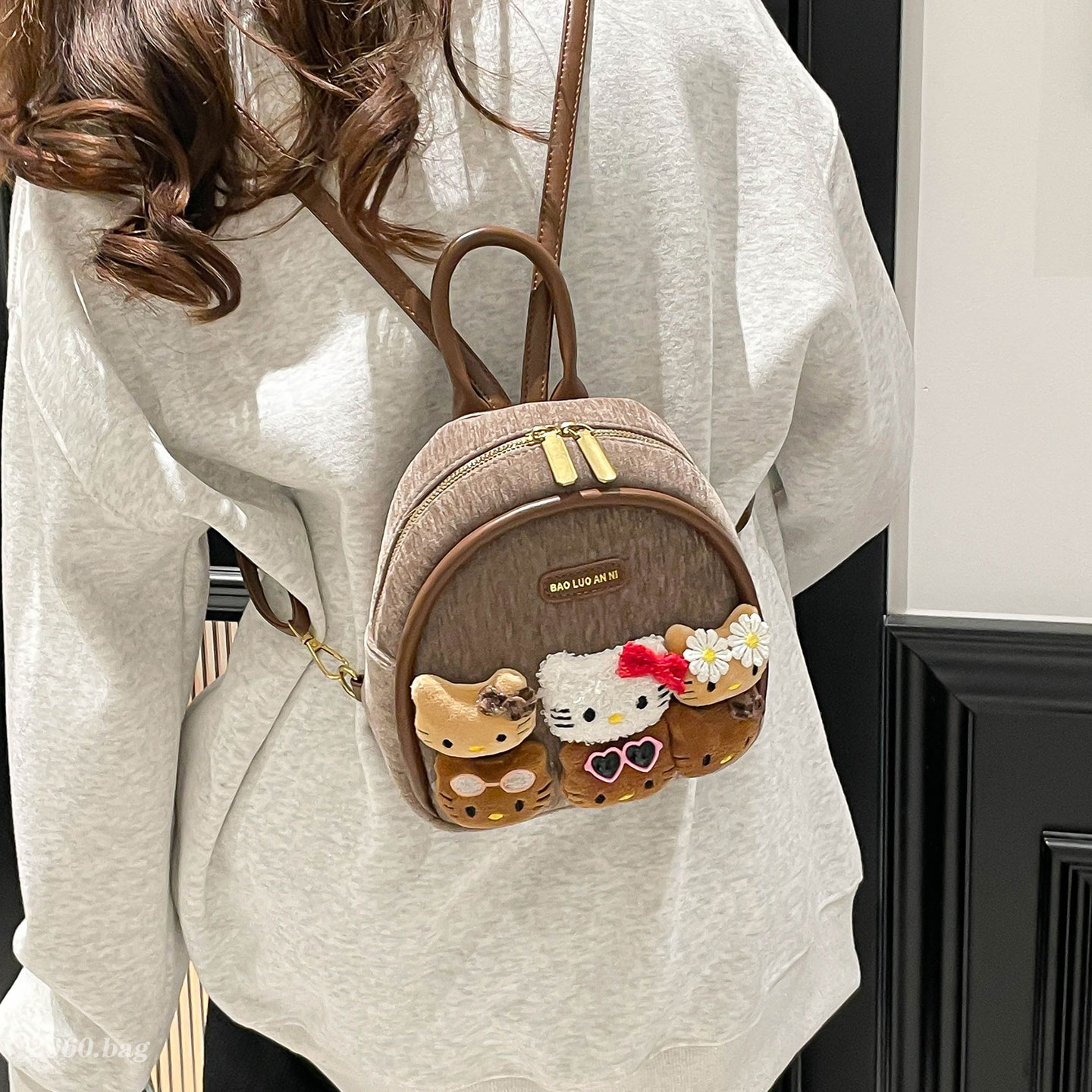 可爱玩偶双肩包女2025新款韩版ins小众设计通勤休闲冬季时尚背包