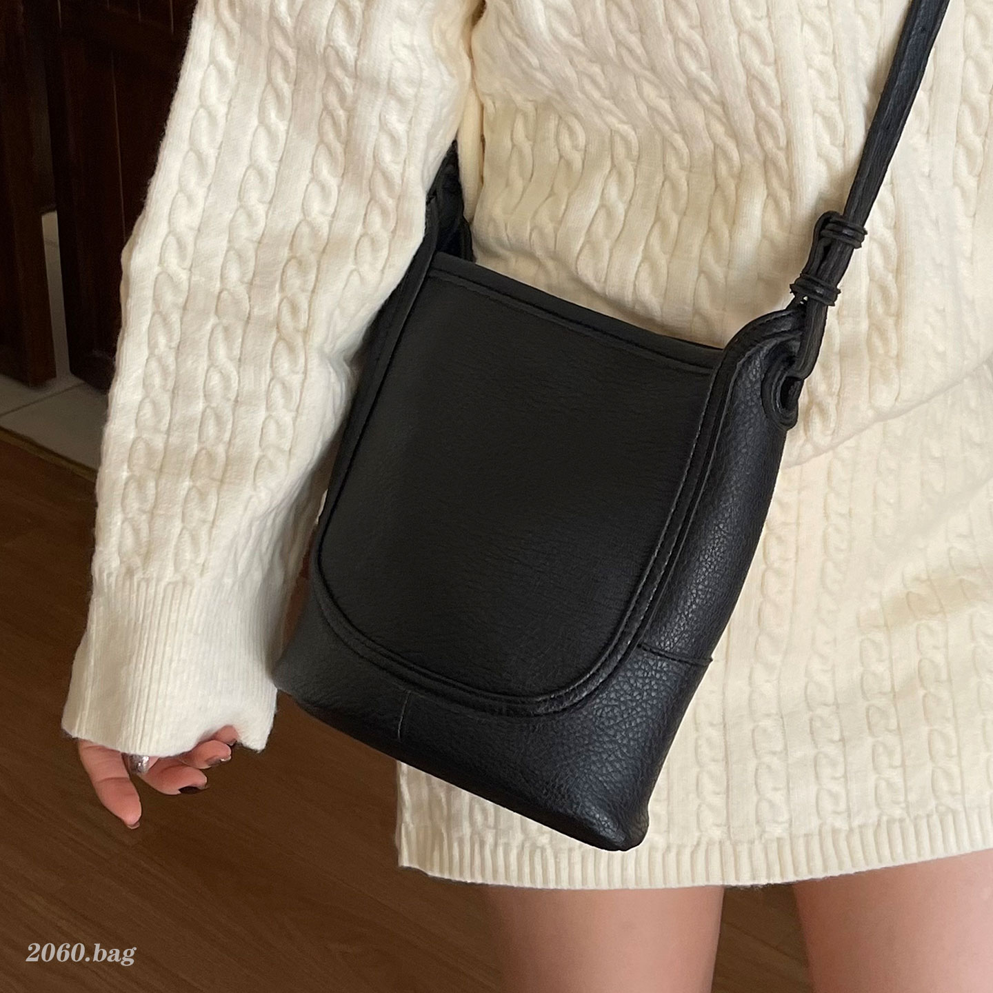 高级感荔枝纹百搭小众设计水桶包包2025新款女上班通勤休闲斜挎包