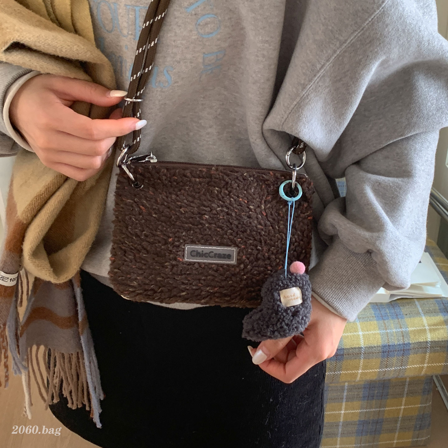 冬季韩版ins毛绒小方包女2025新款韩版时尚单肩斜挎包少女信封包