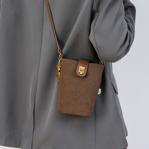 2060包袋个性磨砂水桶包