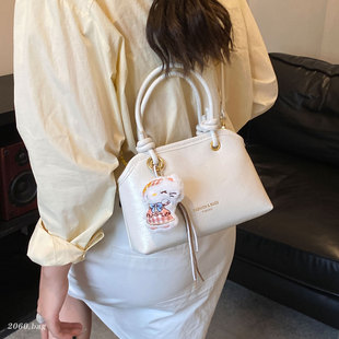 高级感休闲手提包女2026新款时尚单肩斜挎包百搭通勤韩系ins气质