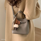 新款 百搭韩版 ins大象灰水桶包2025冬季 气质高级感女单肩斜跨包包