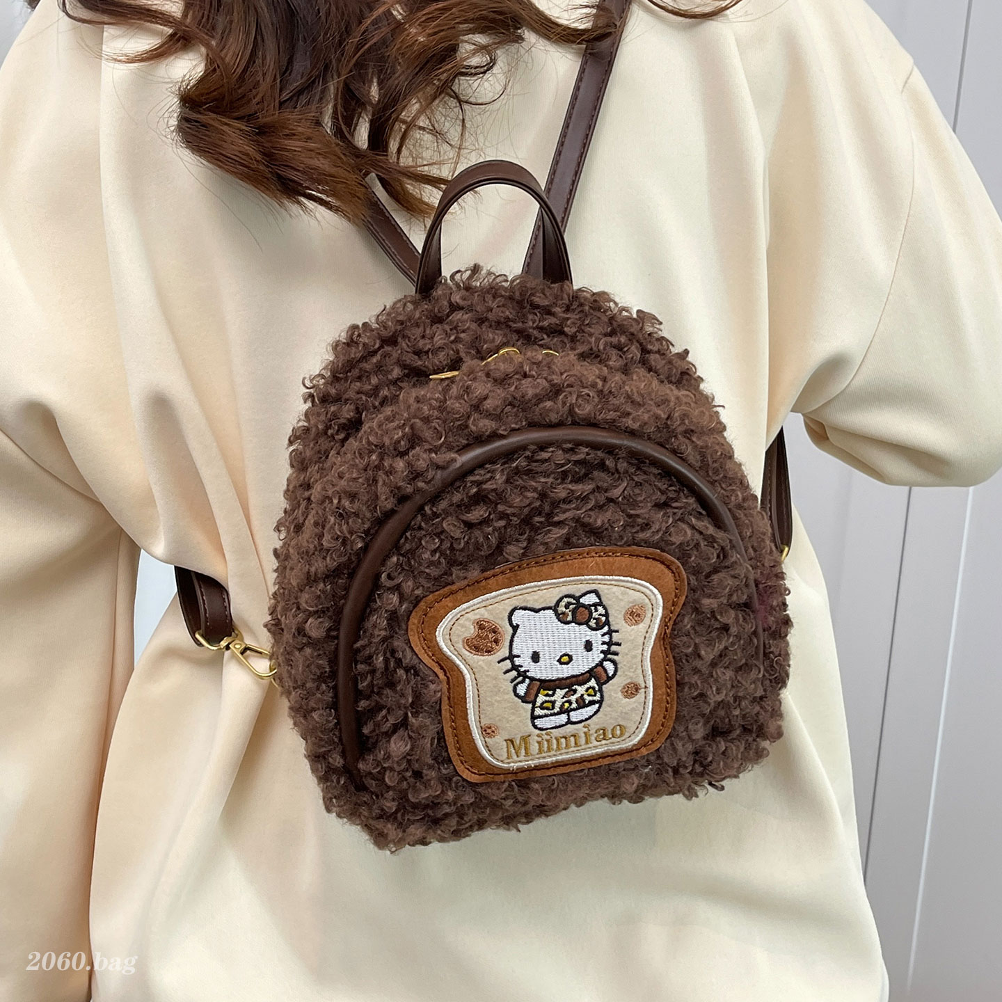 热狗毛绒双肩包女2025冬季新款韩版小众设计百搭可爱背包迷你书包