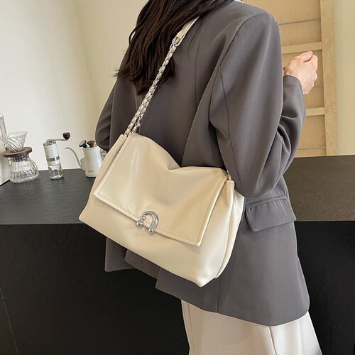 2060时尚百搭休闲腋下包