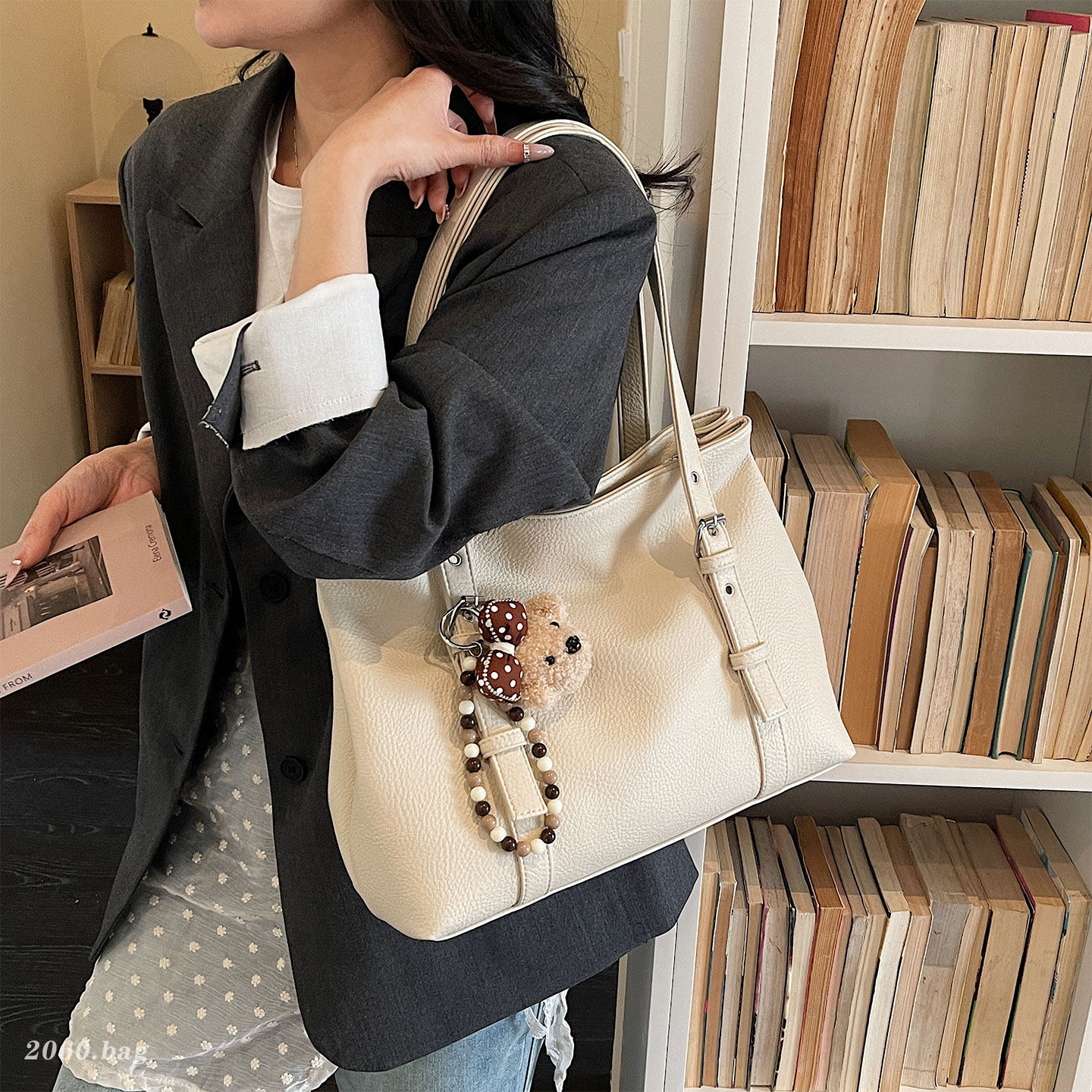 休闲简约风大容量托特包2026新款女小众设计单肩包通勤轻奢高级感,箱包皮具/热销女包/男包,通用款女包,淘宝优惠券,粉丝福利购,淘宝优惠卷