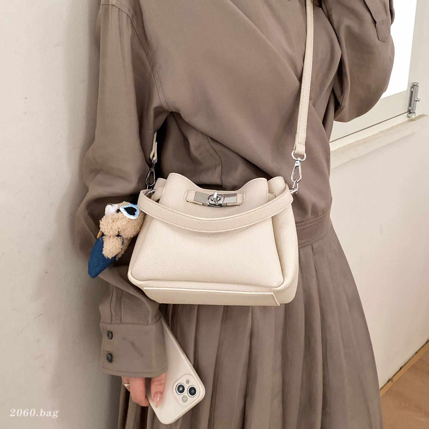 韩风水桶包女2026新款百搭单肩斜挎包休闲气质手提包软皮质感小包,箱包皮具/热销女包/男包,水桶包,淘宝优惠券,粉丝福利购,淘宝优惠卷