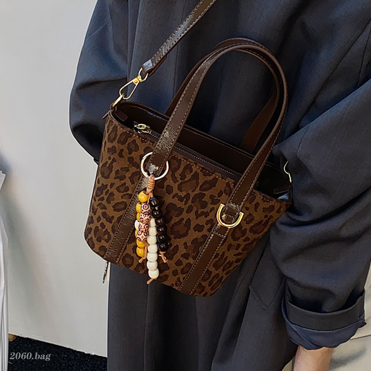 洋气百搭简约新款豹纹绒面高级感通勤单肩斜挎2025秋季手提托特包