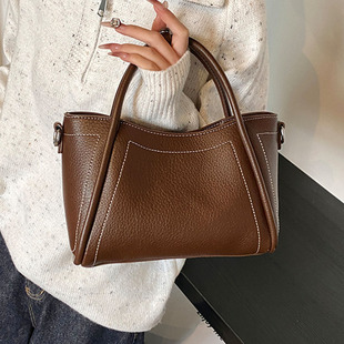 时尚 上班通勤单肩包2025冬季 高级感 新款 简约百搭手拎水桶包女韩版