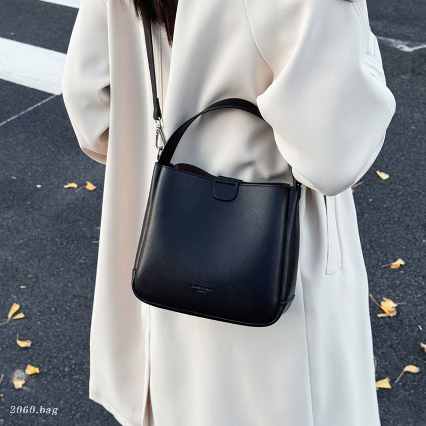 高级感百搭休闲小众设计水桶包包2025女式新款冬季复古单肩斜跨包,箱包皮具/热销女包/男包,水桶包,淘宝优惠券,粉丝福利购,淘宝优惠卷