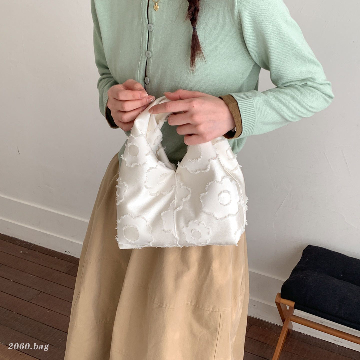 新中式小众刺绣手提包女2026新款百搭气质休闲简约通勤时尚手拎包