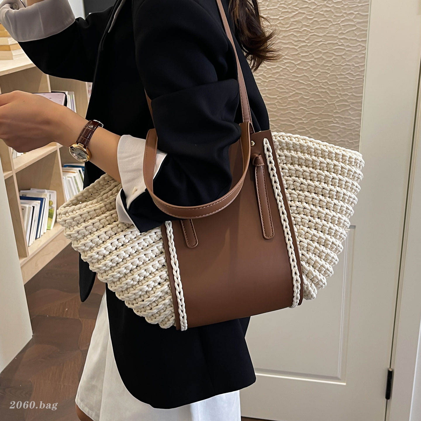 夏季编织水桶包女2026新款单肩手提包大容量轻奢小众通勤包高级感图片