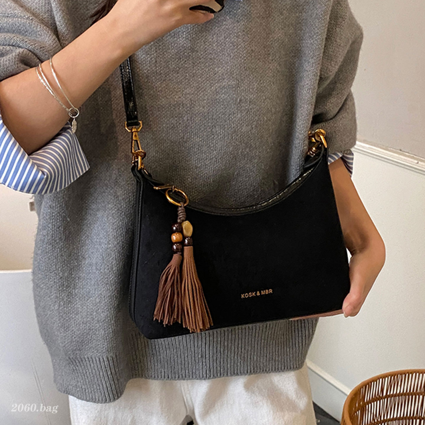 高级感绒面休闲腋下包2025冬季新款百搭气质女通勤链条单肩斜跨包