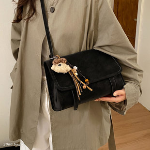 时尚 今年流行大容量斜挎包 复古百搭单肩包包女秋冬高级感2025新款