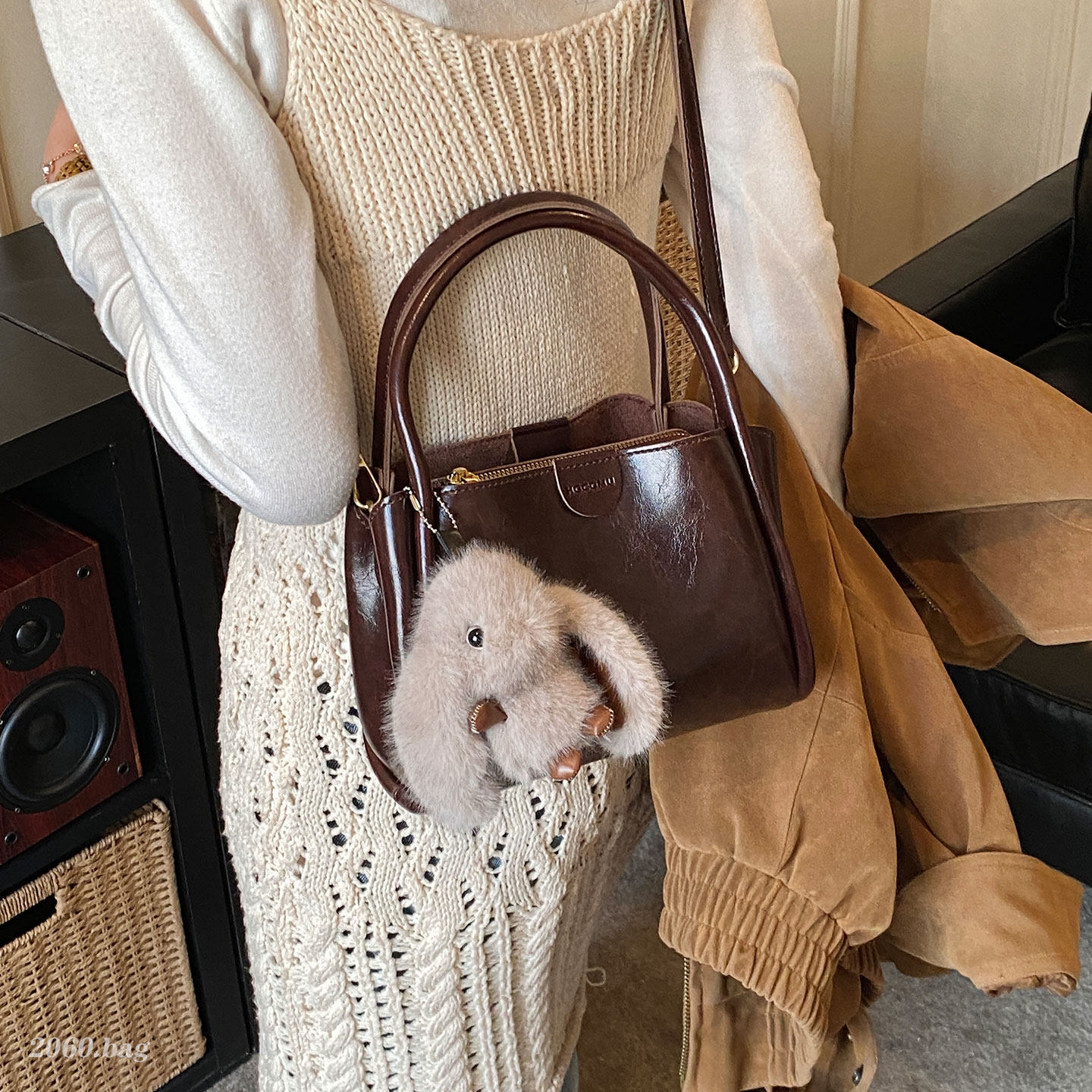 高级感水桶包女2025新款复古手提斜挎包通勤百搭小包包油蜡皮冬季,箱包皮具/热销女包/男包,水桶包,淘宝优惠券,粉丝福利购,淘宝优惠卷