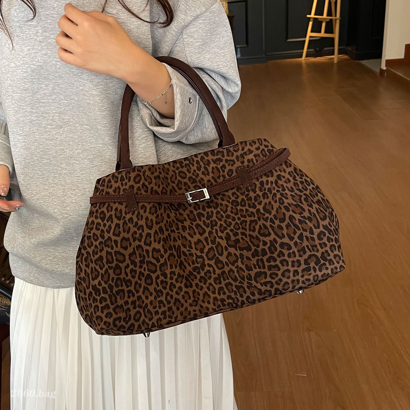 高级感麂皮绒豹纹时尚潮2025百搭休闲复古女通勤小众设计单肩包