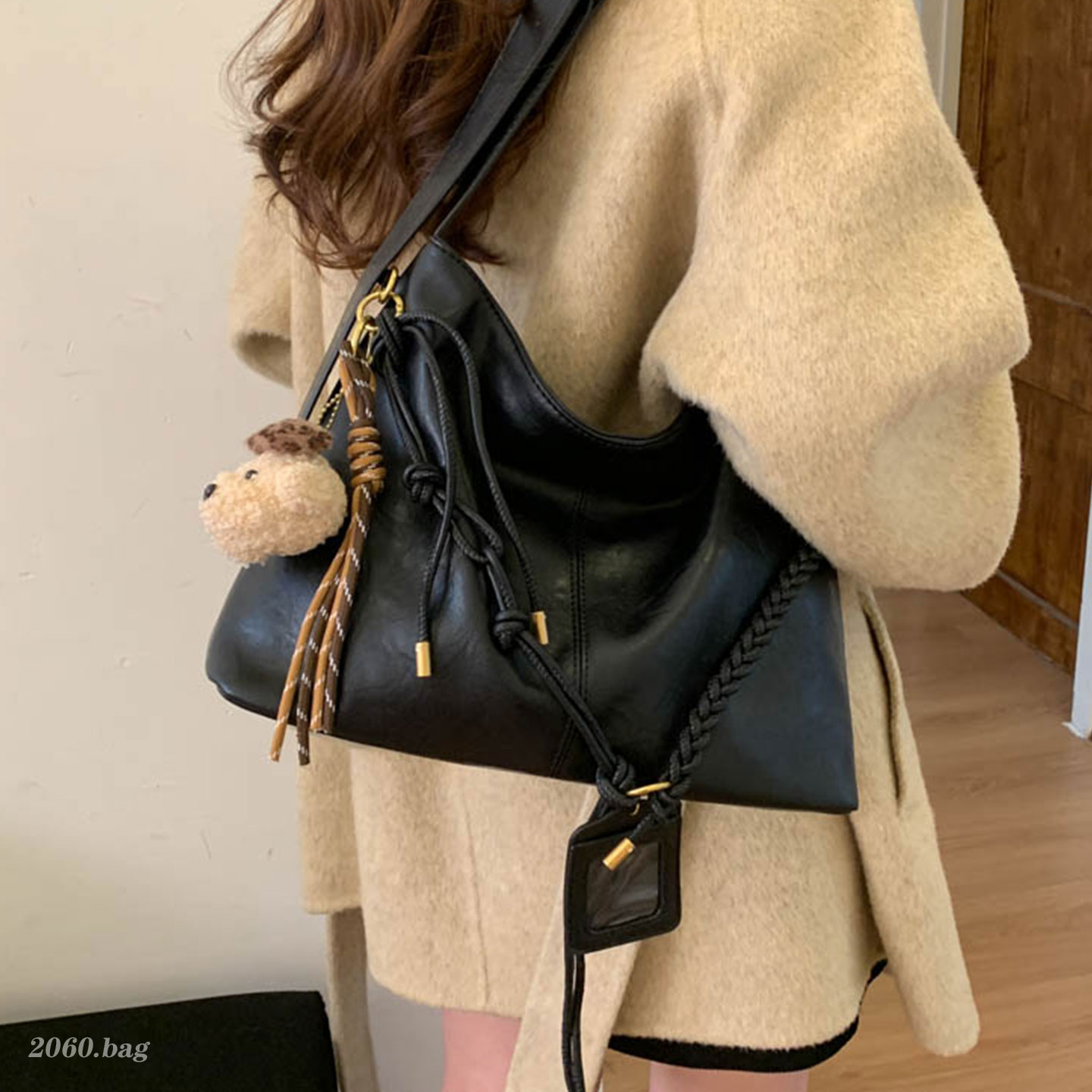 韩版时尚高级感百搭秋冬单肩斜挎女式皮质精致休闲2025手提托特包