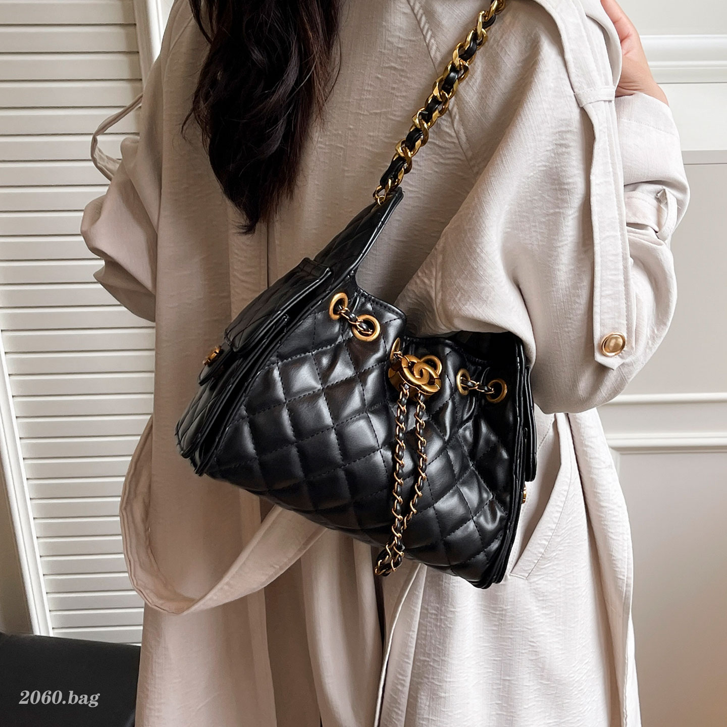 菱格链条百搭气质水桶包包2025小香风秋冬新款女高级感爆款斜挎包