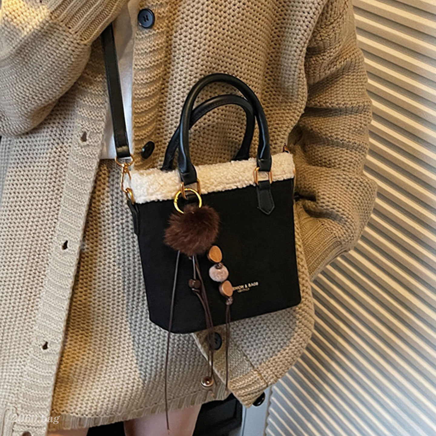 洋气冬季麂皮绒高级感气质单肩斜挎时尚2025冬季女式手提水桶包