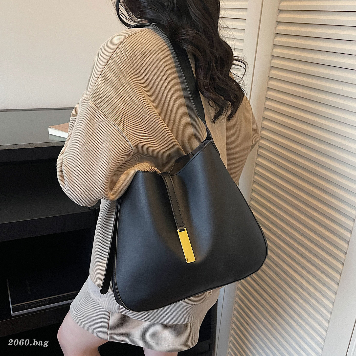 极简风大容量水桶包女单肩斜挎包2026新款百搭通勤高级感休闲,箱包皮具/热销女包/男包,通用款女包,淘宝优惠券,粉丝福利购,淘宝优惠卷