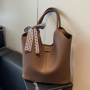 上班通勤大容量水桶包女2025秋季 简约休闲单肩包高级感腋下包 新款