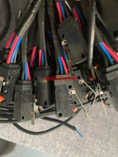 欧姆龙微动开关D2VW-01L1-1M 3线