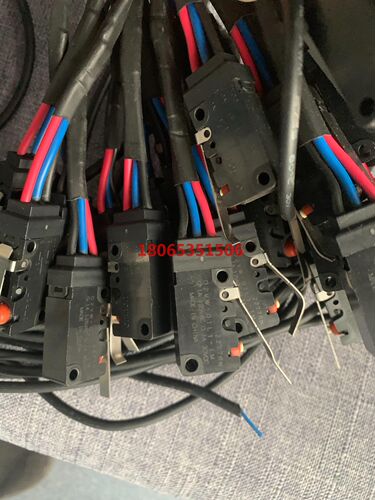 欧姆龙微动开关D2VW-01L1-1M 3线