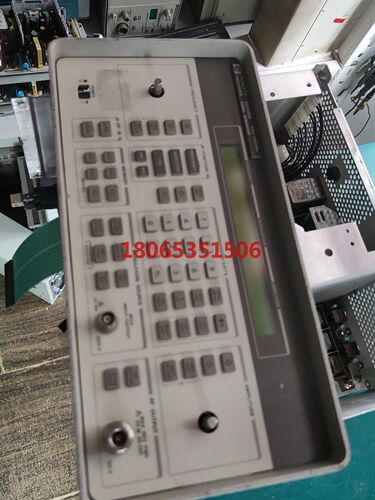 hp8648bb信号源前面板成色不错功能正常.有显示屏