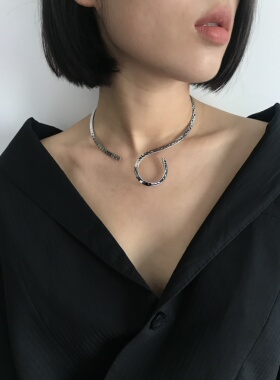 三环路金属波纹项圈女