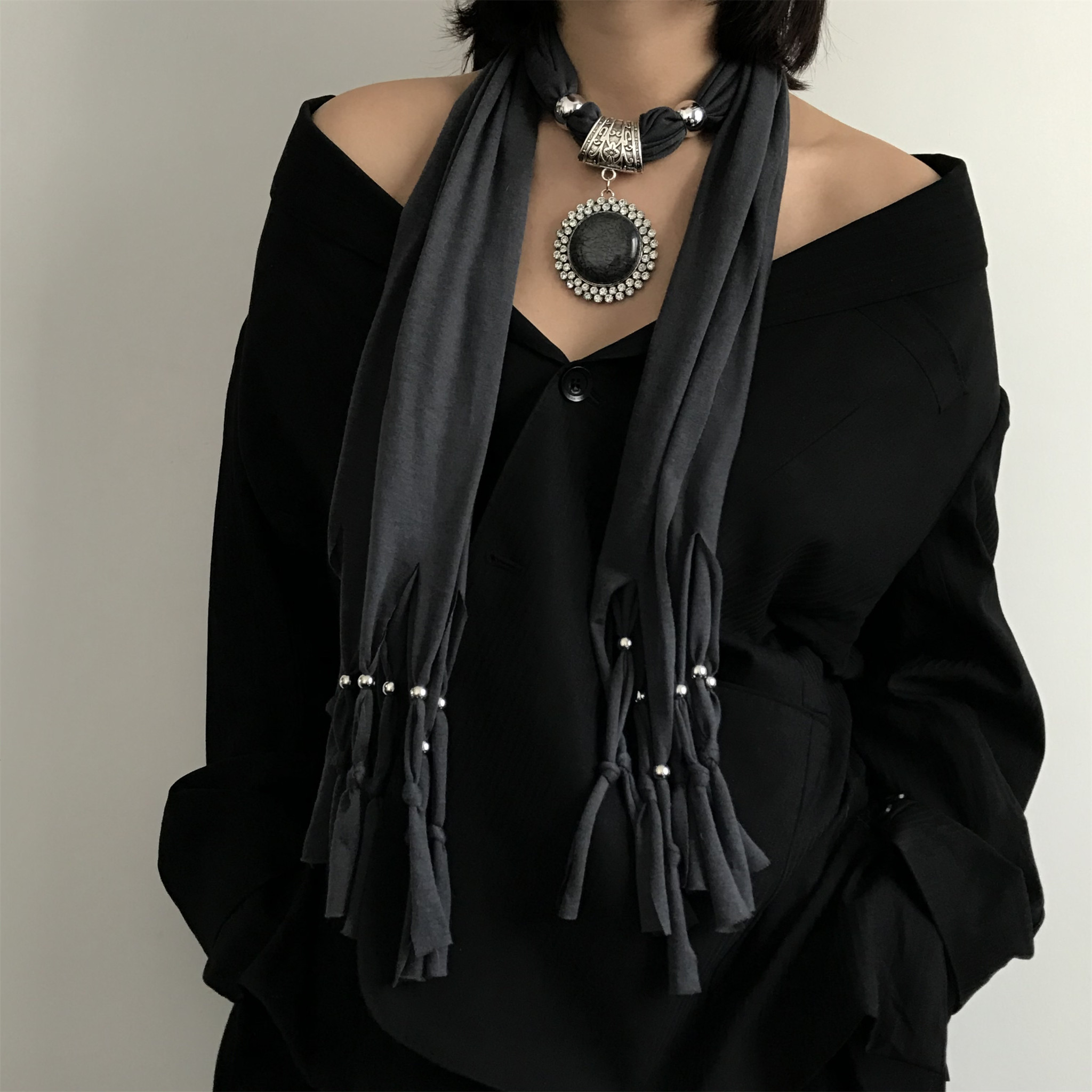 三环路民族风挂坠流苏围巾软糯亲肤时尚吊坠头巾高级感百搭长项链