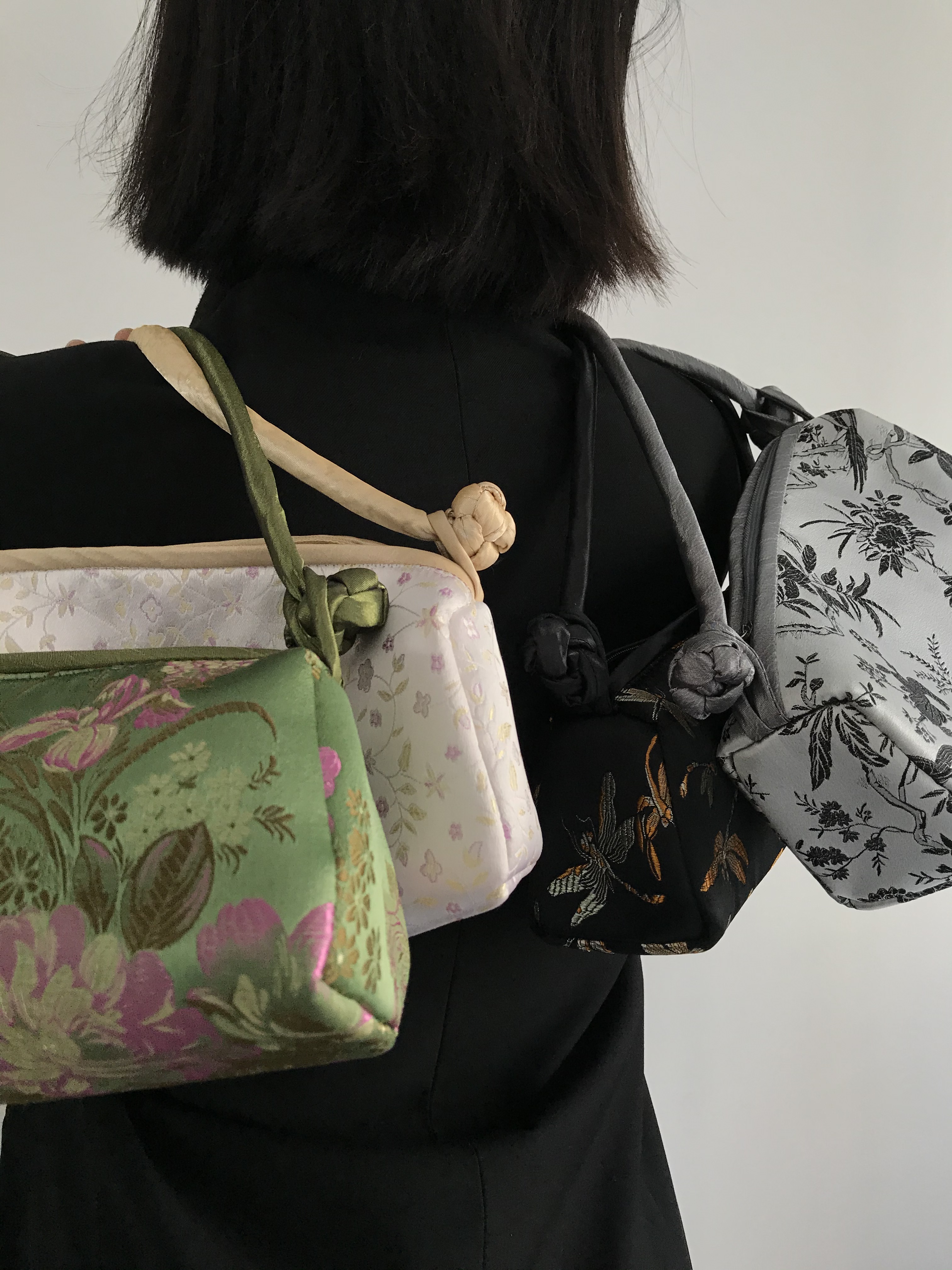 民国优雅绸缎植物包包