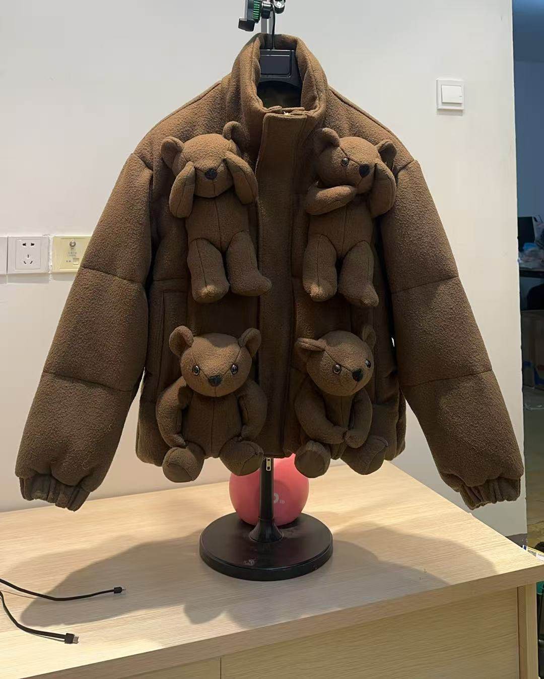 晴乌丫2025冬季新款「伤心小熊」半立体玩偶羽绒服UY25432Y119172