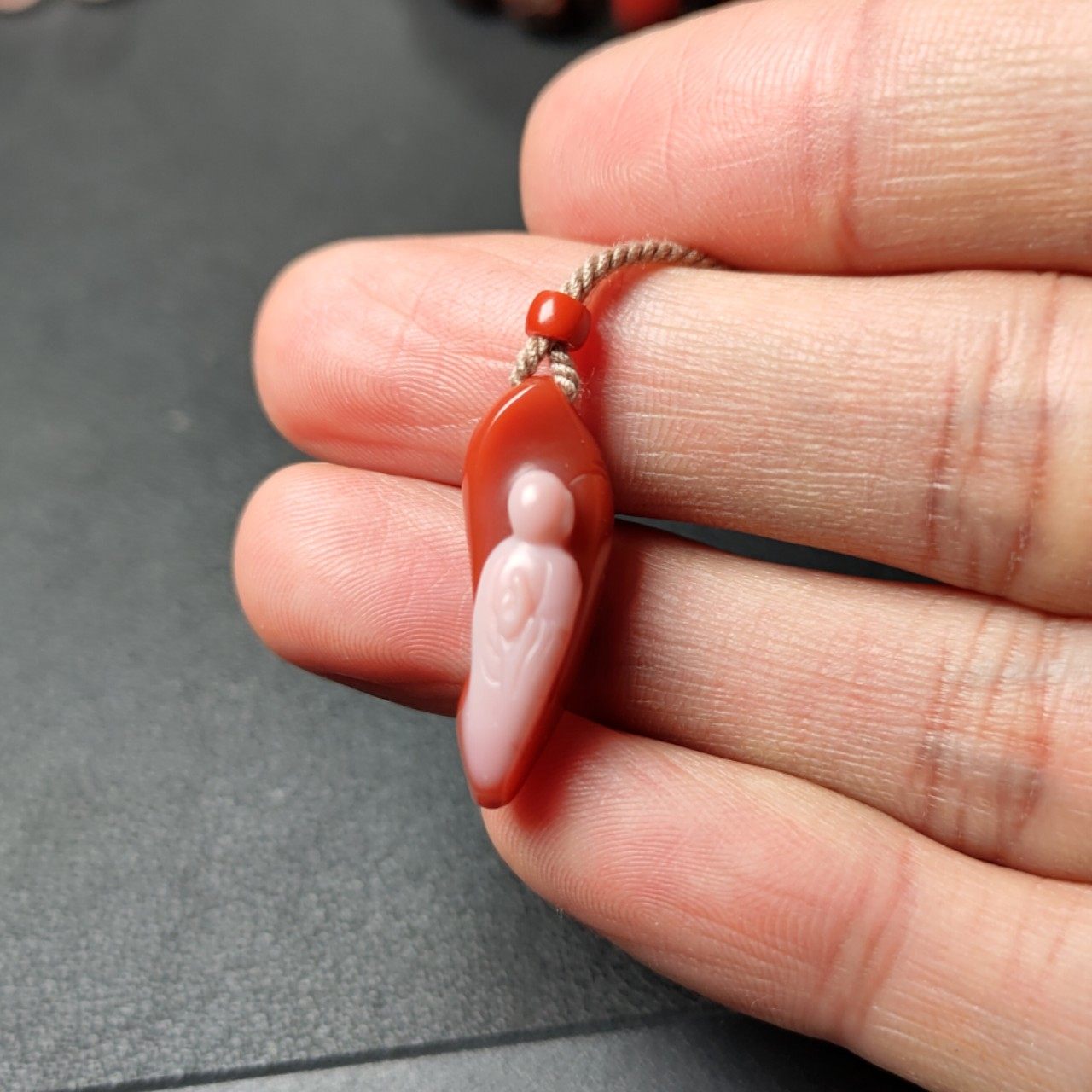 南红玛瑙 悟道小挂件25*9 无相佛红白料俏色巧雕手串侧挂编绳搭配
