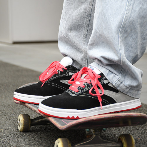 极路客蚁系列专业耐磨减震冷沾大底面包鞋牛反毛皮低帮滑板鞋