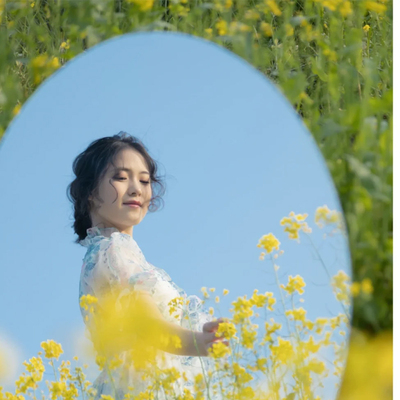 镜子里的油菜花自拍，美不胜收~来一张亚克力镜子吧