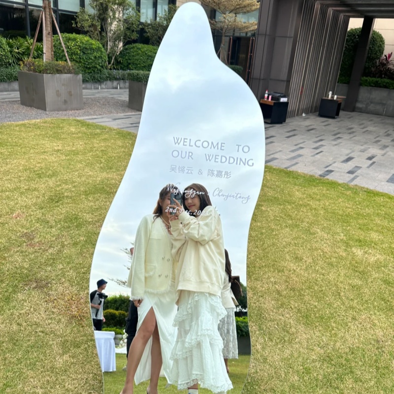 轻奢镜面签到户外婚礼迎宾牌展示