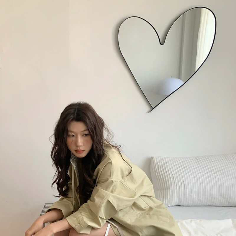 简约现代心形镜提升空间格调