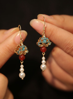 新中式国风耳环秋冬高级感配旗袍耳坠红色蝴蝶烧蓝圆脸适合的耳饰