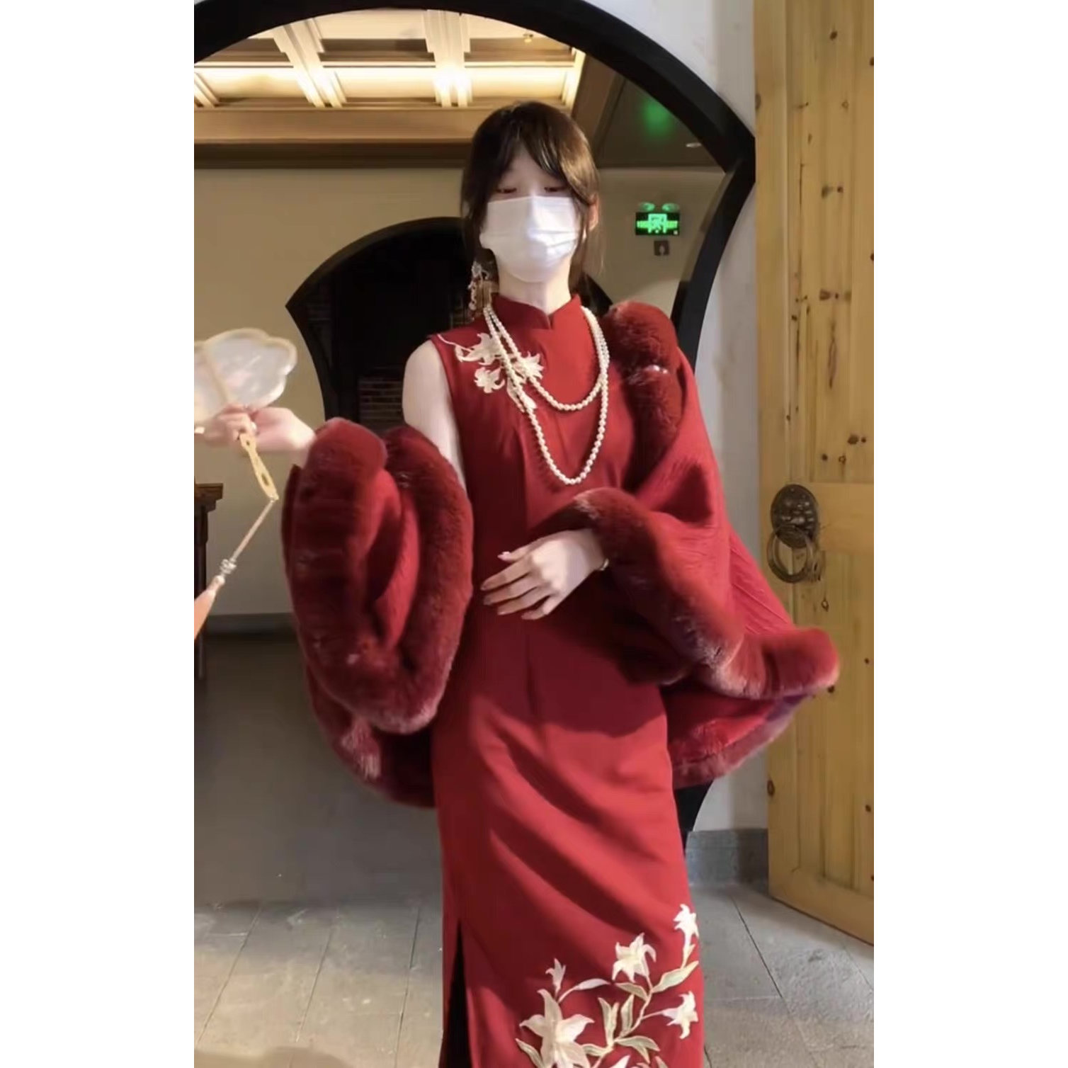 红色毛绒披肩外搭女冬季保暖旗袍敬酒服新娘婚礼外披斗篷