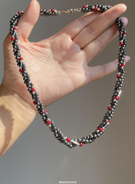 黑色红色珠子缠绕项链女朋克风小众设计高级感锁骨链个性时尚配饰