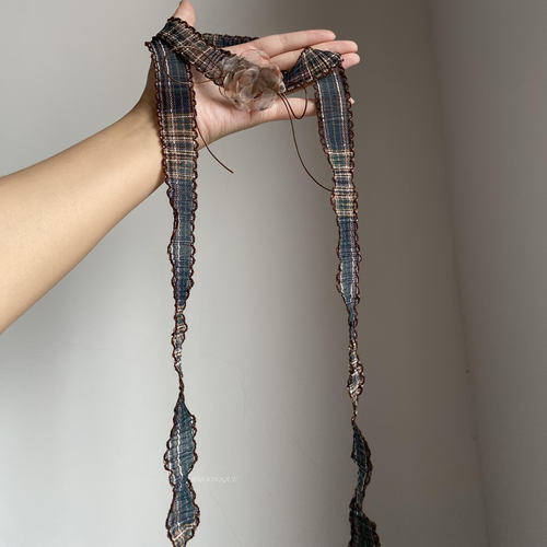 新款复古美拉德格纹蕾丝花朵丝巾轻薄围巾装饰时尚长款毛衣链配饰