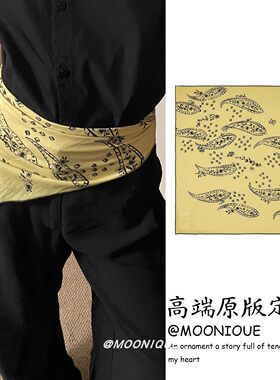 时髦穿搭!黄色印花树叶小鱼群围巾小方巾系在腰上丝巾搭配裤配饰