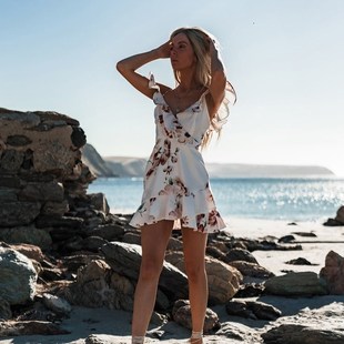 欧洲站欧美INS爆款 深V印花吊带海边渡假荷叶边不规则沙滩裙子女夏