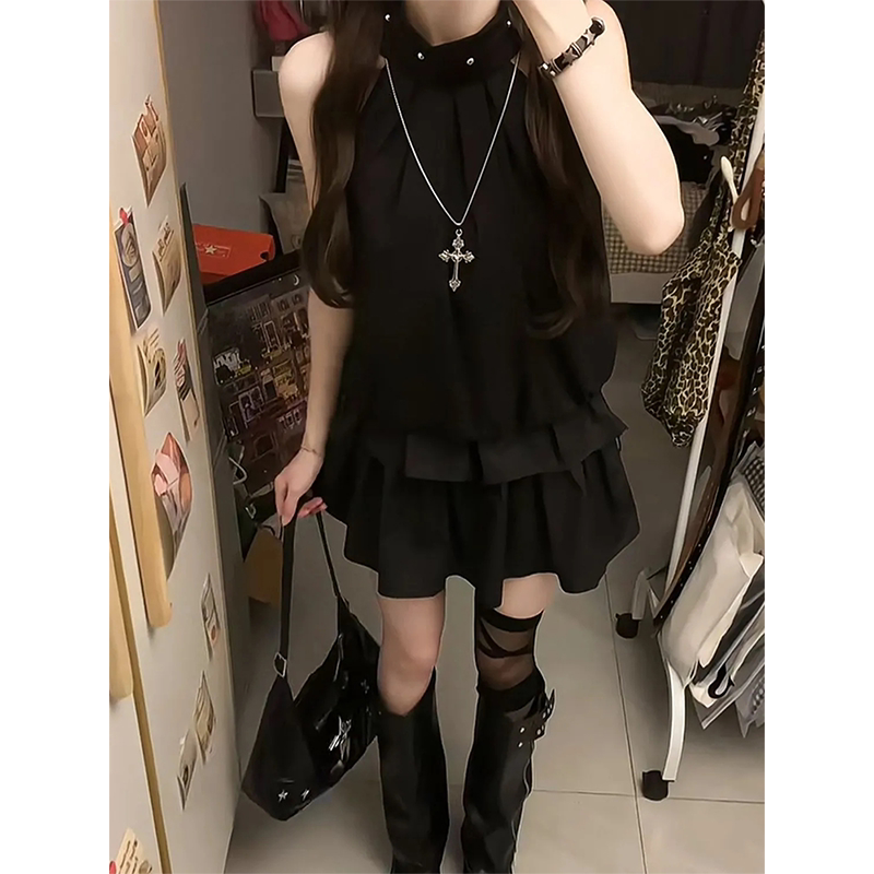 法式赫本风显瘦套装裙女夏季新款黑色挂脖上衣+a字蛋糕短裙两件套