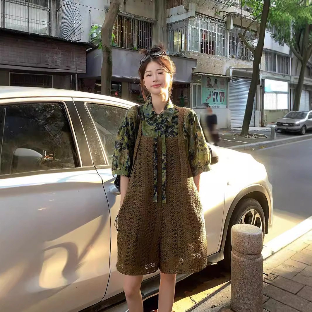 2024大码女装宽松显瘦减龄镂空蕾丝背带短裤+百搭休闲港味花衬衫
