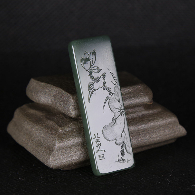 天然苏工和田玉青玉阴刻荷塘悦事玉牌阴雕花鸟玉牌