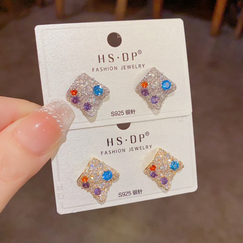 轻奢时尚感微镶满锆彩色菱形耳钉