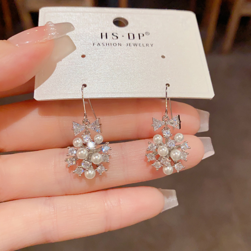 轻奢百搭感蝴蝶结镶钻珍珠球球耳钩精致时尚简约超闪耳坠