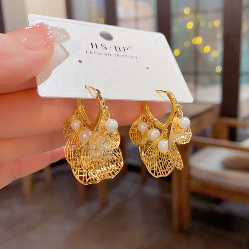 秋冬个性夸张珍珠花瓣流苏耳扣